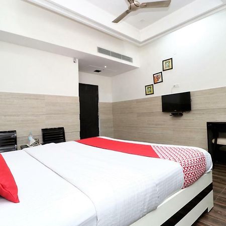 Oyo 30848 Hotel Signature Firozpur Eksteriør billede