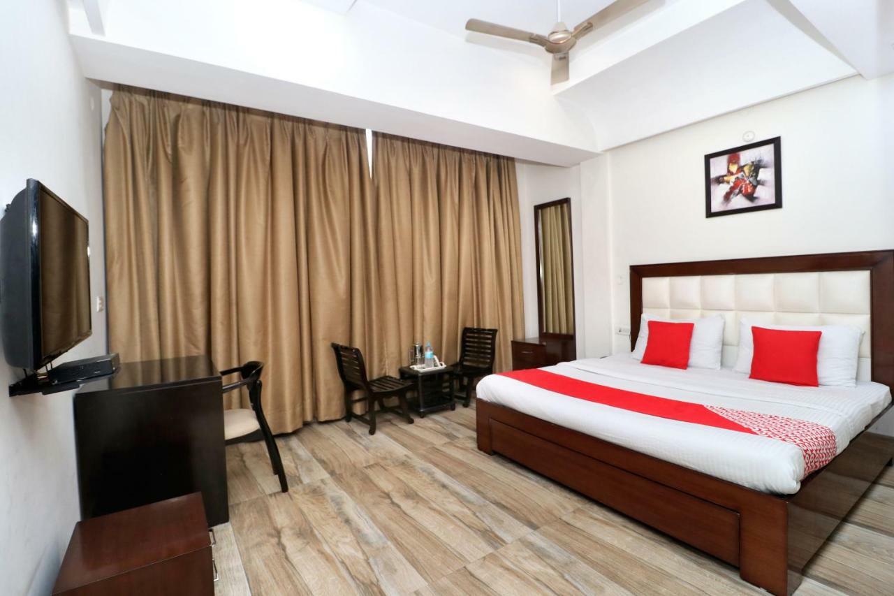 Oyo 30848 Hotel Signature Firozpur Eksteriør billede