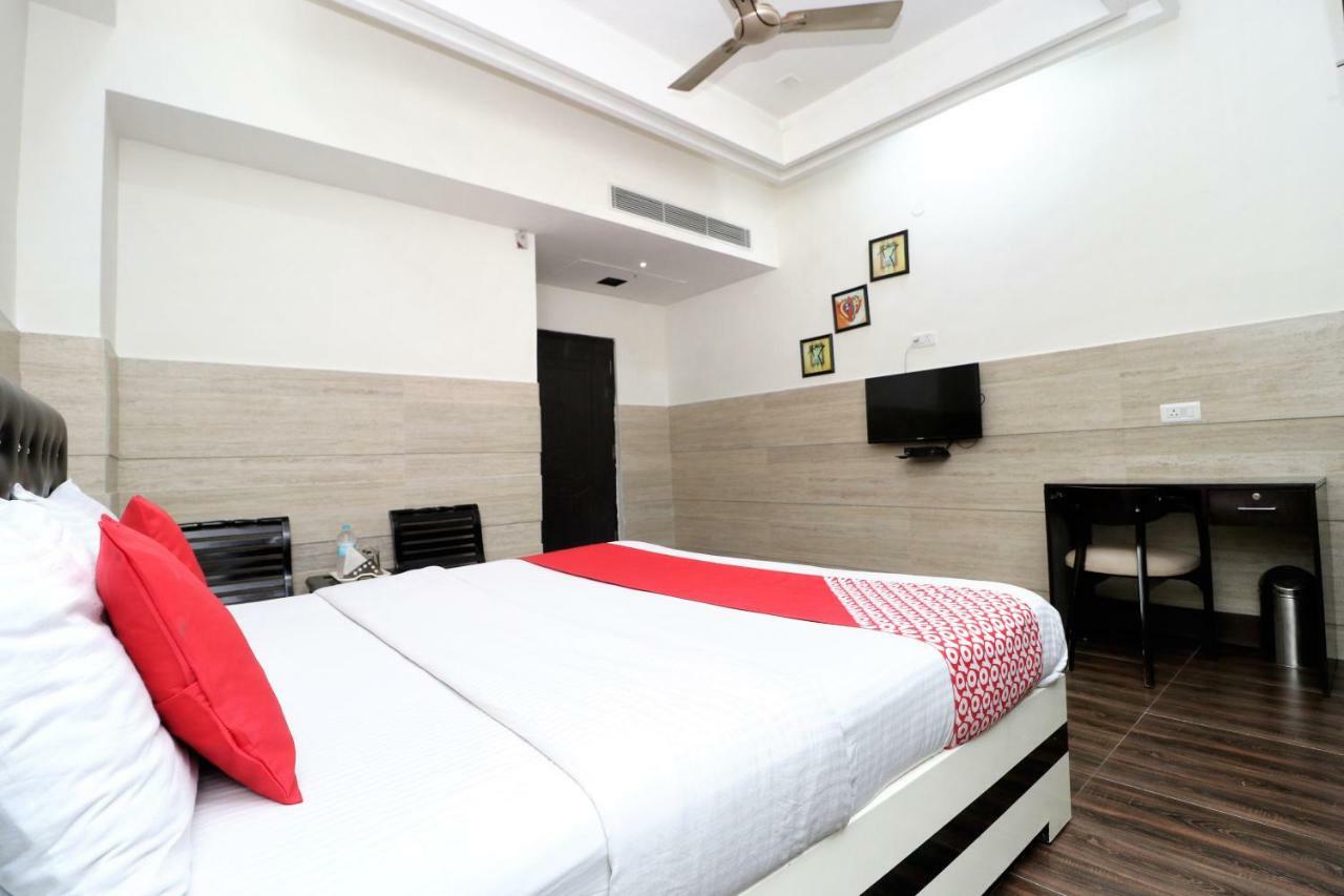 Oyo 30848 Hotel Signature Firozpur Eksteriør billede