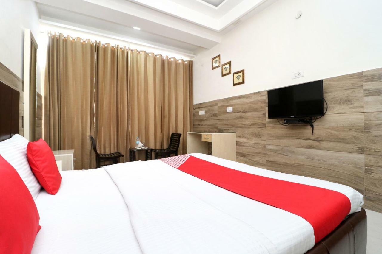 Oyo 30848 Hotel Signature Firozpur Eksteriør billede